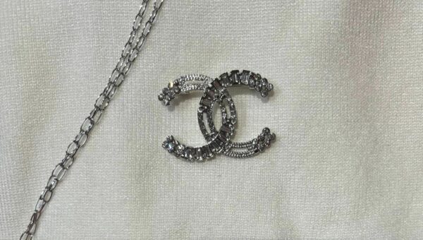 Broszka typu Chanel'