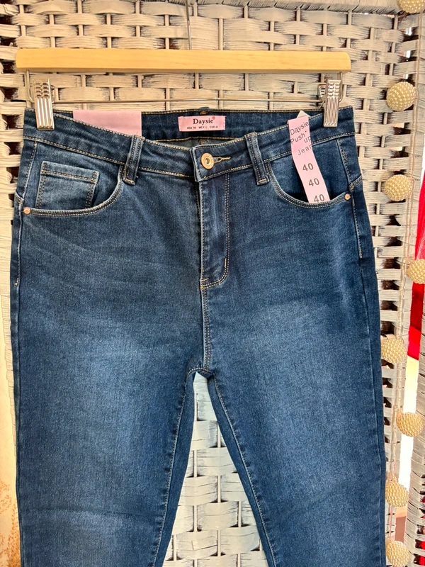 Ocieplane jeansy push up - obrazek 3