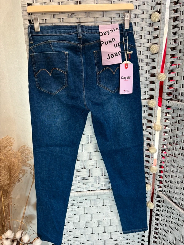 Ocieplane jeansy push up - obrazek 4