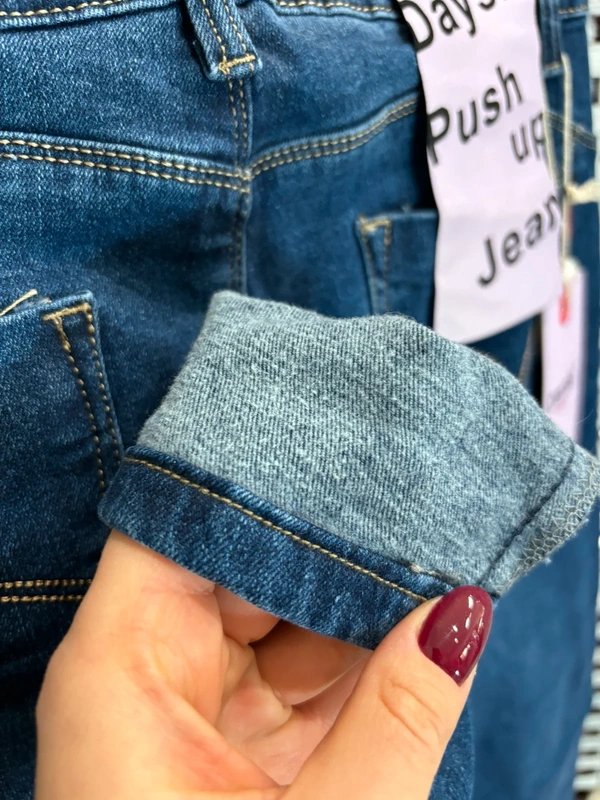 Ocieplane jeansy push up - obrazek 5