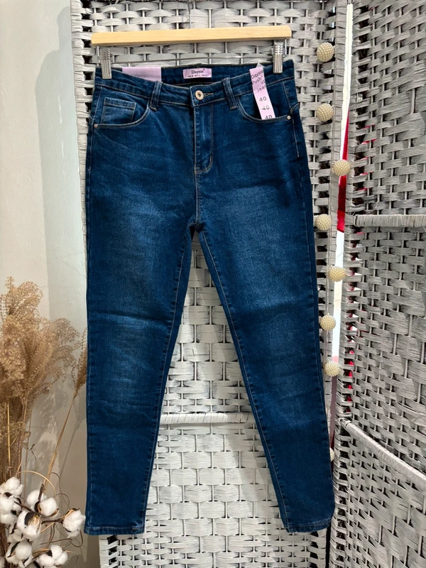 Ocieplane jeansy push up - obrazek 2