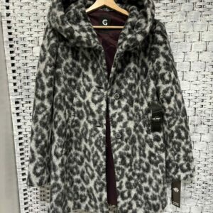 Płaszcz z dużym kapturem